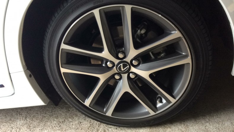 タイヤホイール前