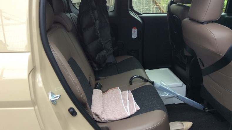 内装後方シート