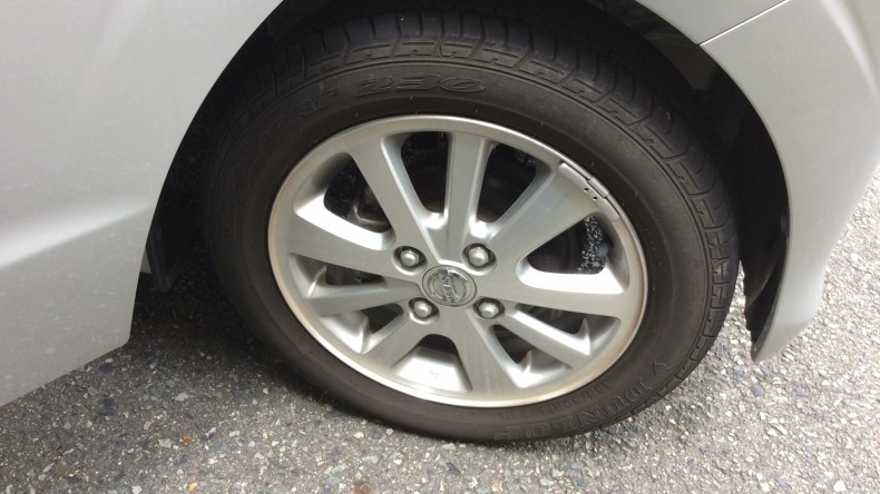 タイヤホイール前