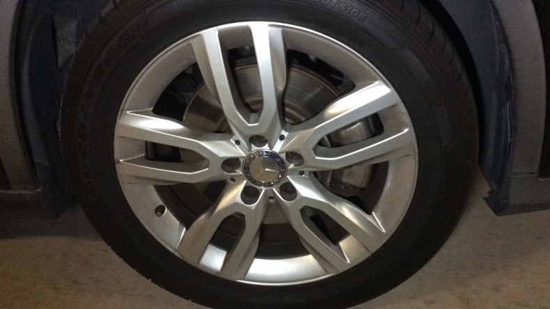 タイヤホイール前