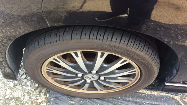 タイヤホイール前