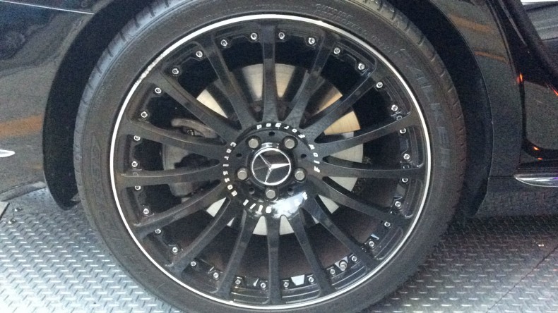 タイヤホイール前