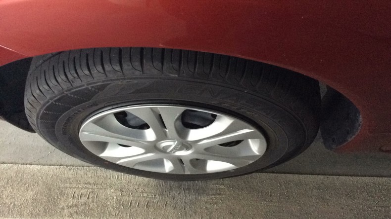 タイヤホイール前