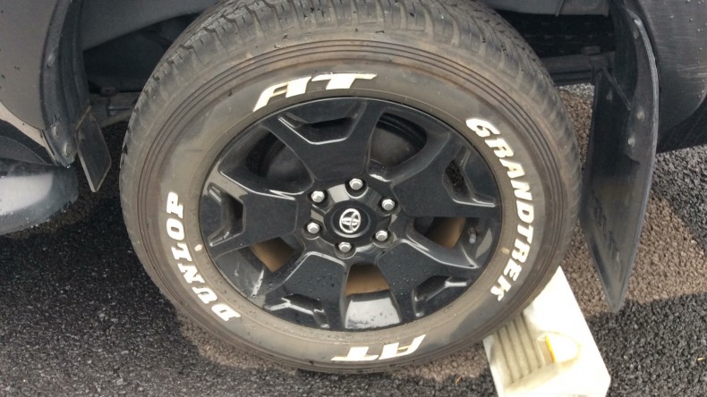 タイヤホイール前