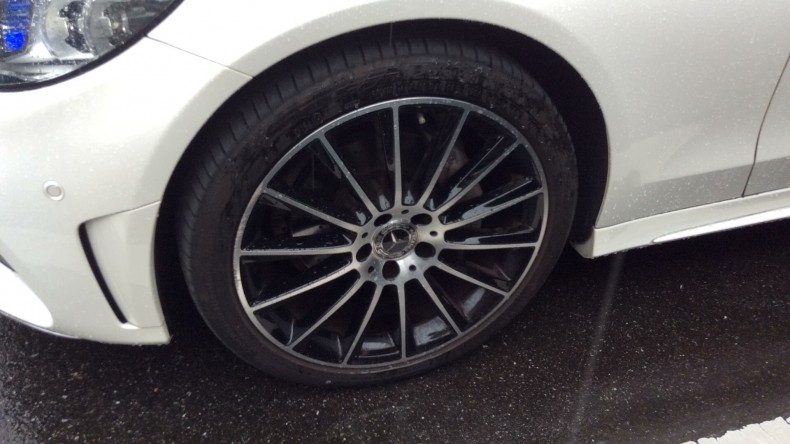 タイヤホイール前