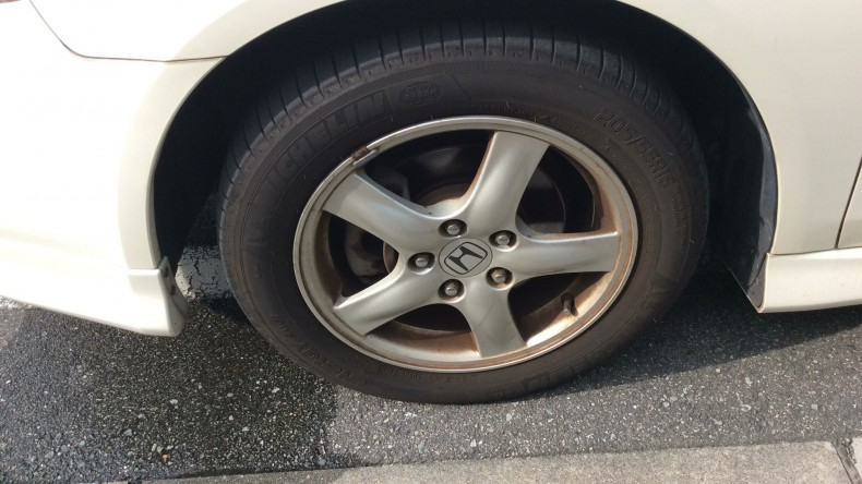 タイヤホイール前