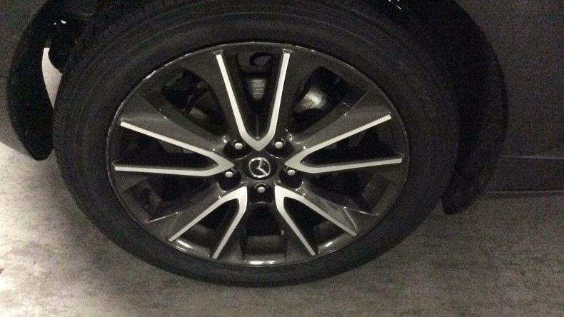 タイヤホイール前