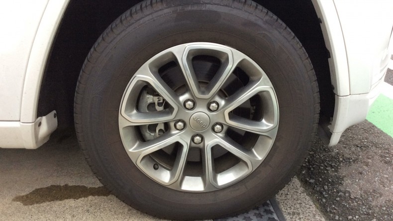 タイヤホイール前