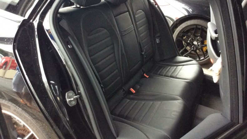 内装後方シート