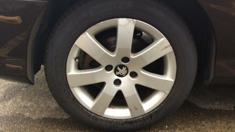 タイヤホイール前