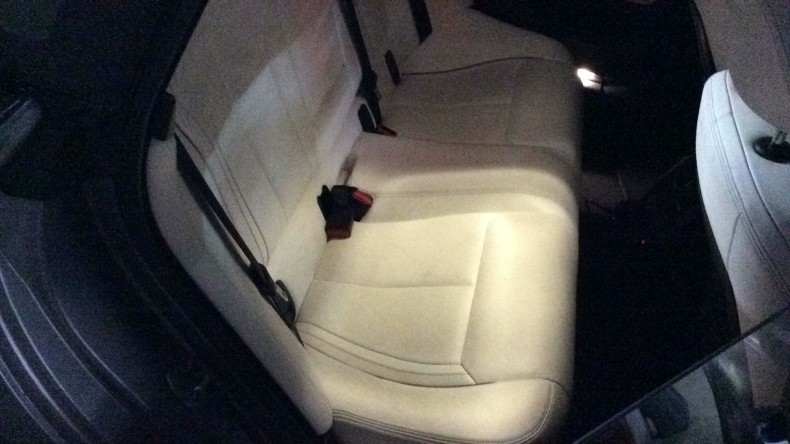 内装後方シート