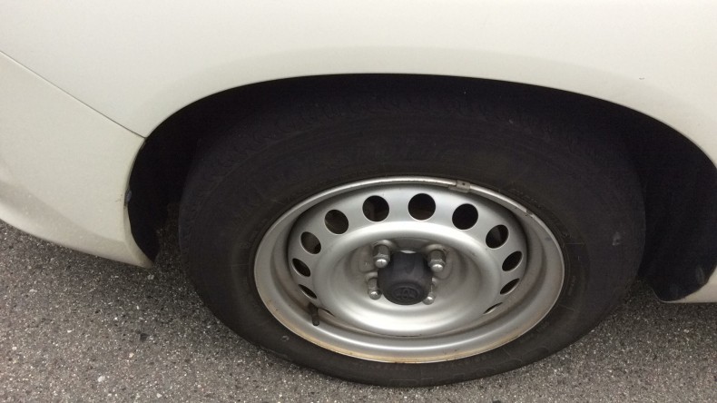 タイヤホイール前