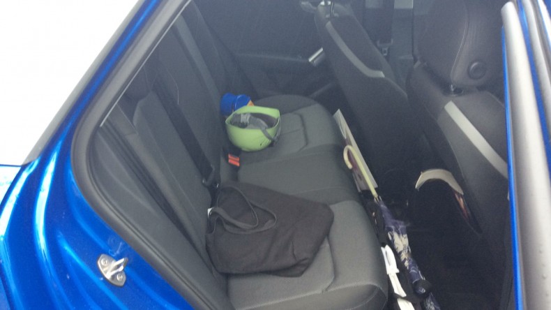 内装後方シート