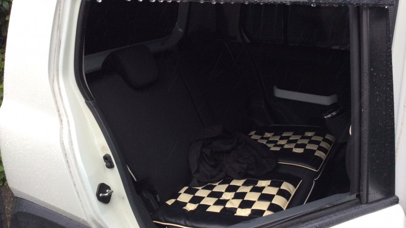 内装後方シート