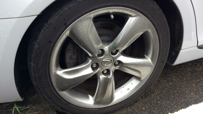 タイヤホイール前