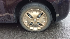 タイヤホイール前