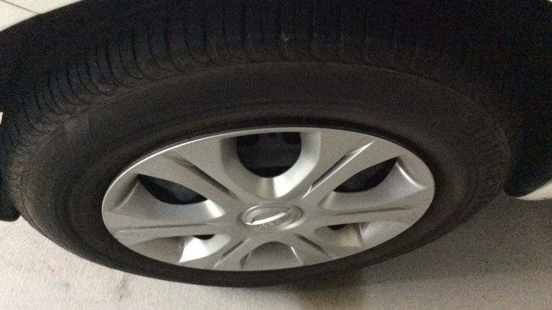 タイヤホイール前