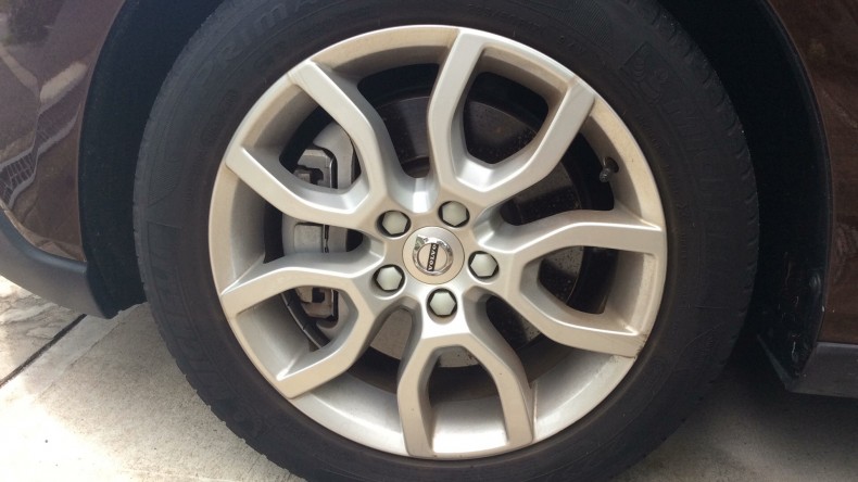 タイヤホイール前