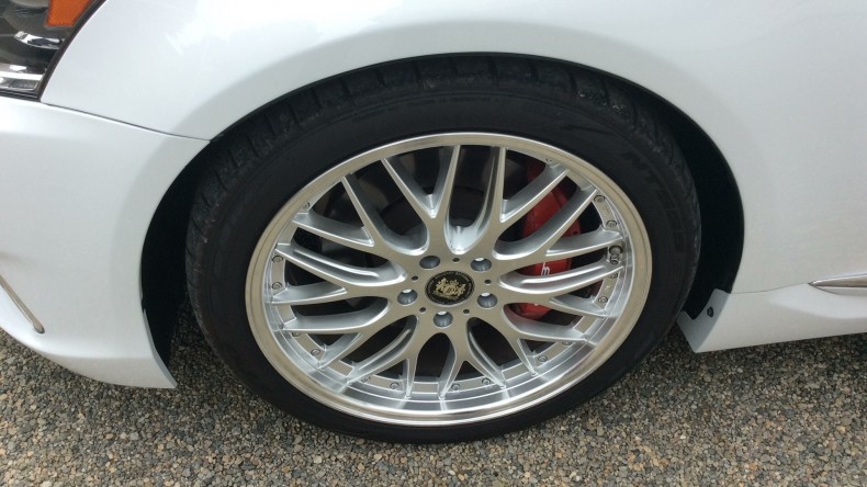 タイヤホイール前