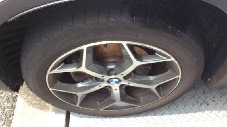 タイヤホイール前