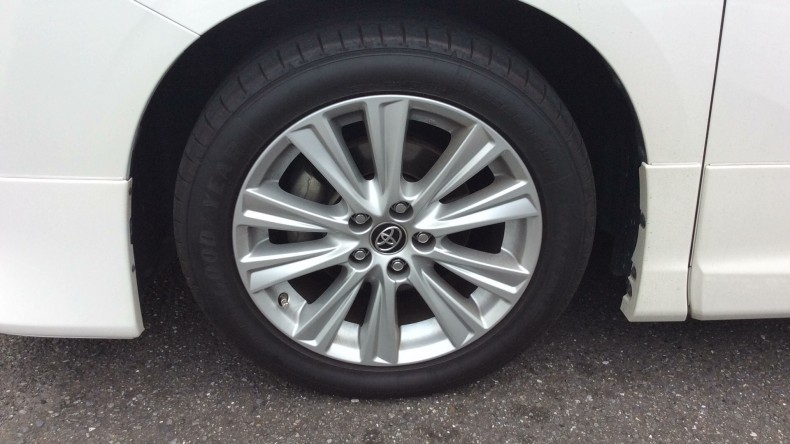 タイヤホイール前