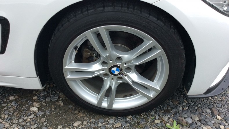 タイヤホイール前