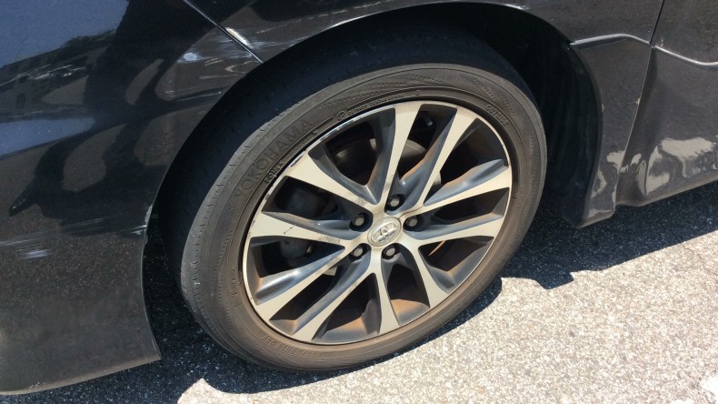 タイヤホイール前