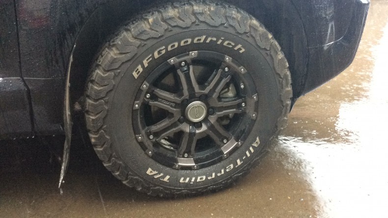 タイヤホイール前