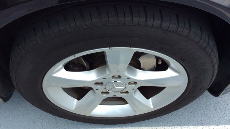 タイヤホイール前