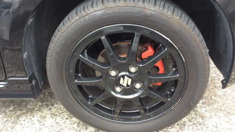 タイヤホイール前