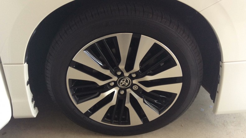 タイヤホイール前