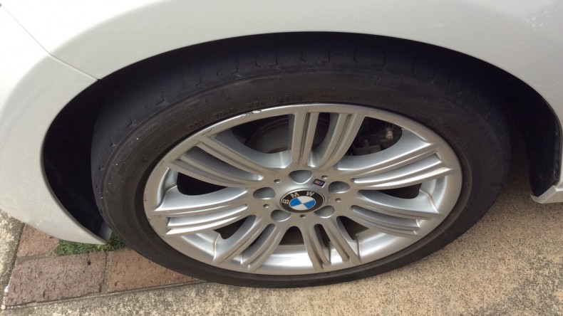 タイヤホイール前