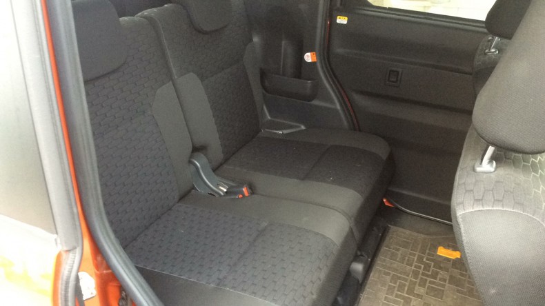 内装後方シート