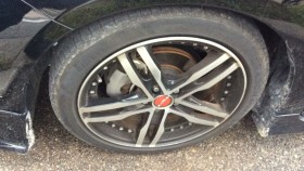 タイヤホイール前