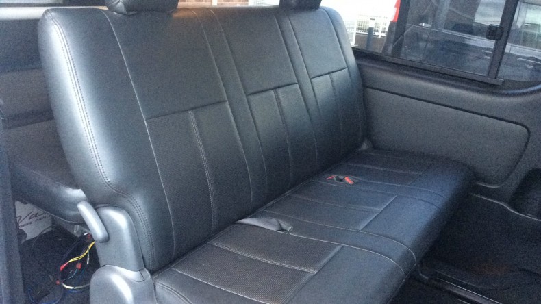 内装後方シート