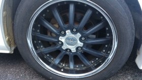 タイヤホイール前