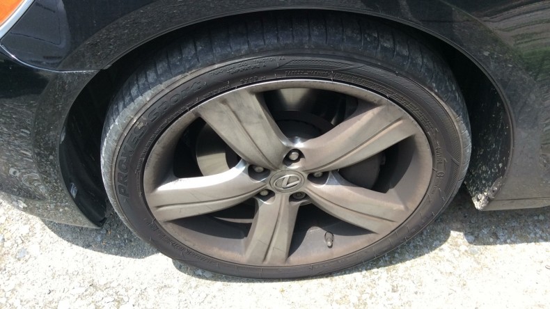 タイヤホイール前