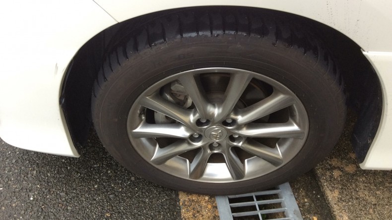 タイヤホイール前