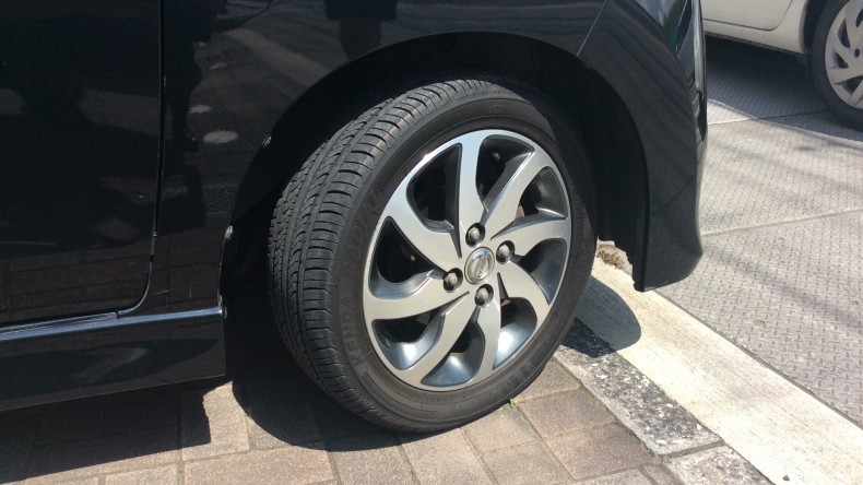 タイヤホイール前