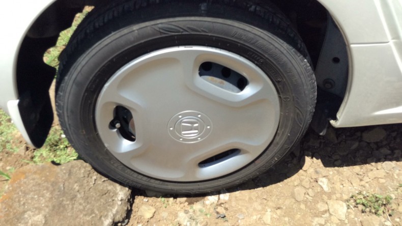 タイヤホイール前