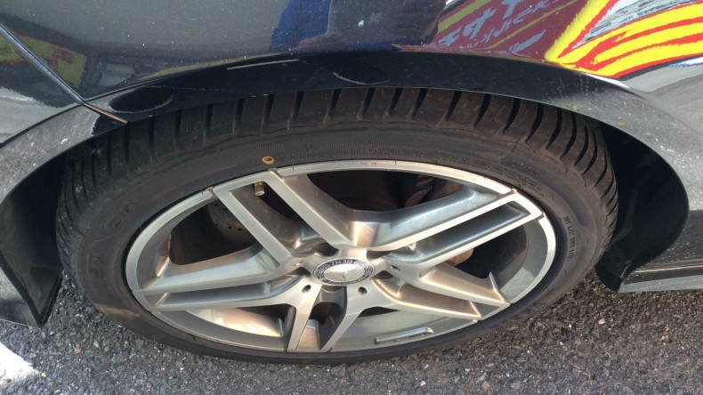 タイヤホイール前