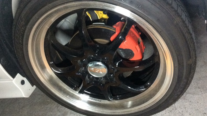 タイヤホイール前