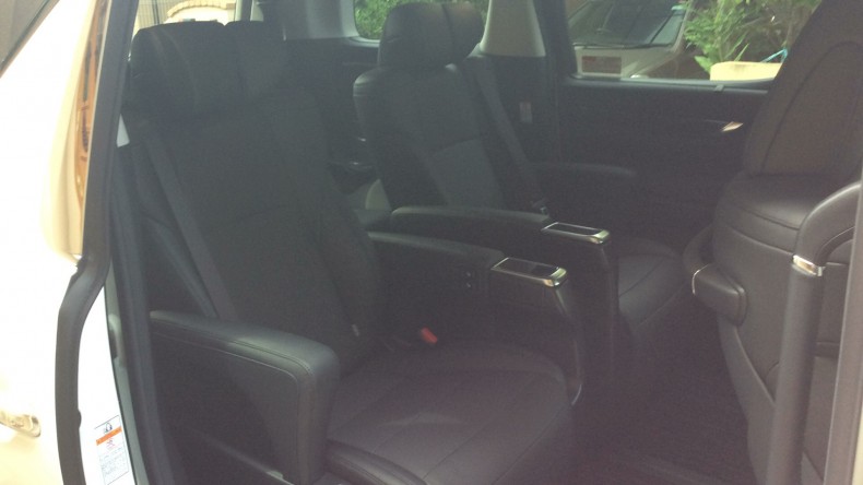 内装後方シート