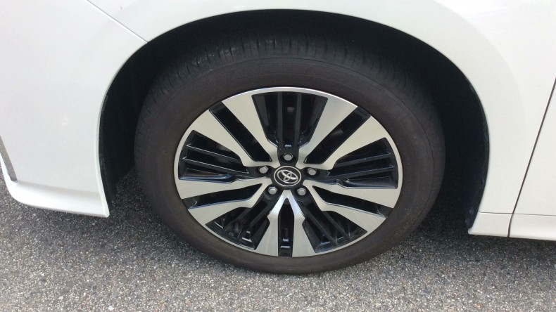 タイヤホイール前