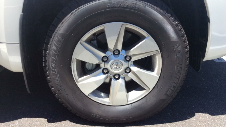 タイヤホイール前