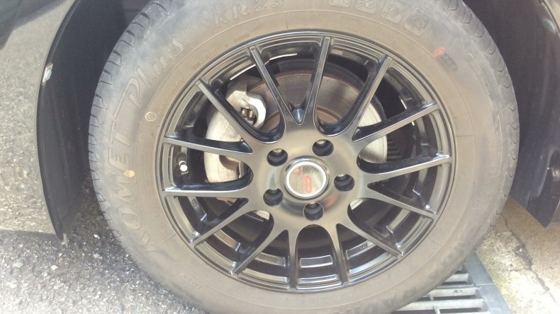 タイヤホイール前