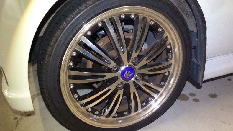 タイヤホイール前