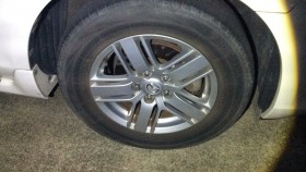 タイヤホイール前