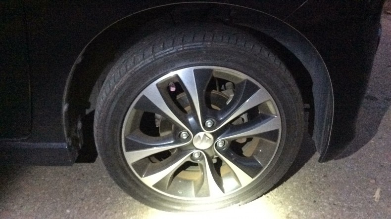 タイヤホイール前