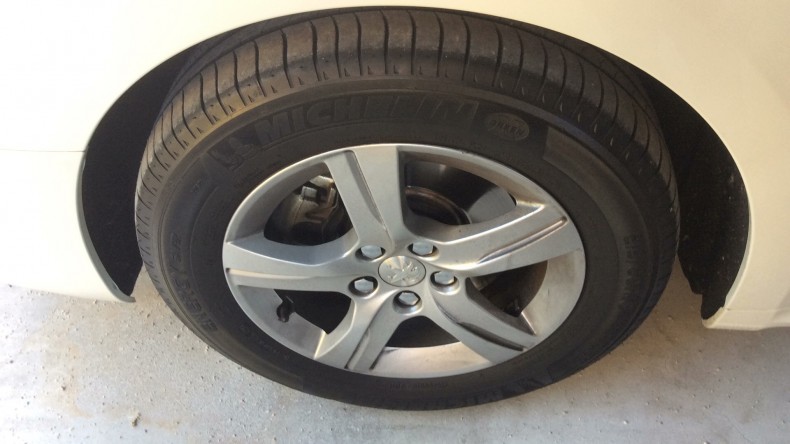 タイヤホイール前